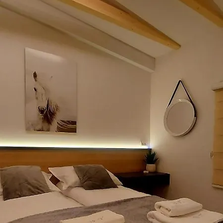 Snjezna Carolija Lux Τζαχορίνα