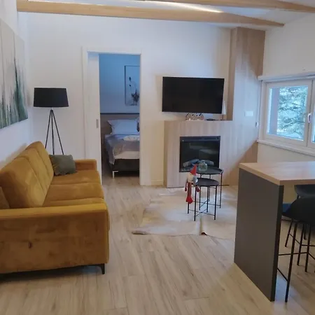 Snjezna Carolija Lux * Τζαχορίνα